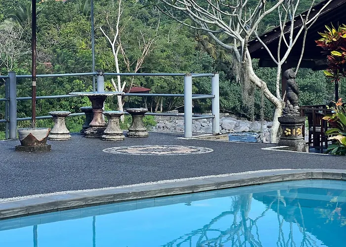 Joglo Tepi Sungai Villa *