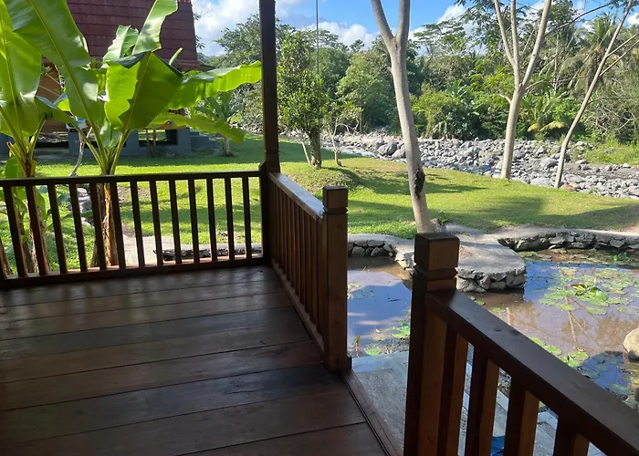 Joglo Tepi Sungai Sidemen (Bali)