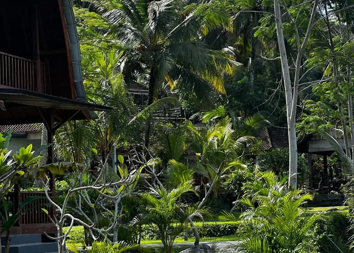 Joglo Tepi Sungai Villa *