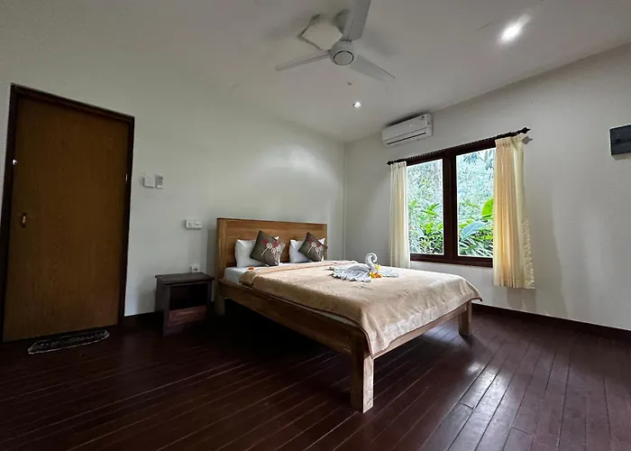 Joglo Tepi Sungai Villa
